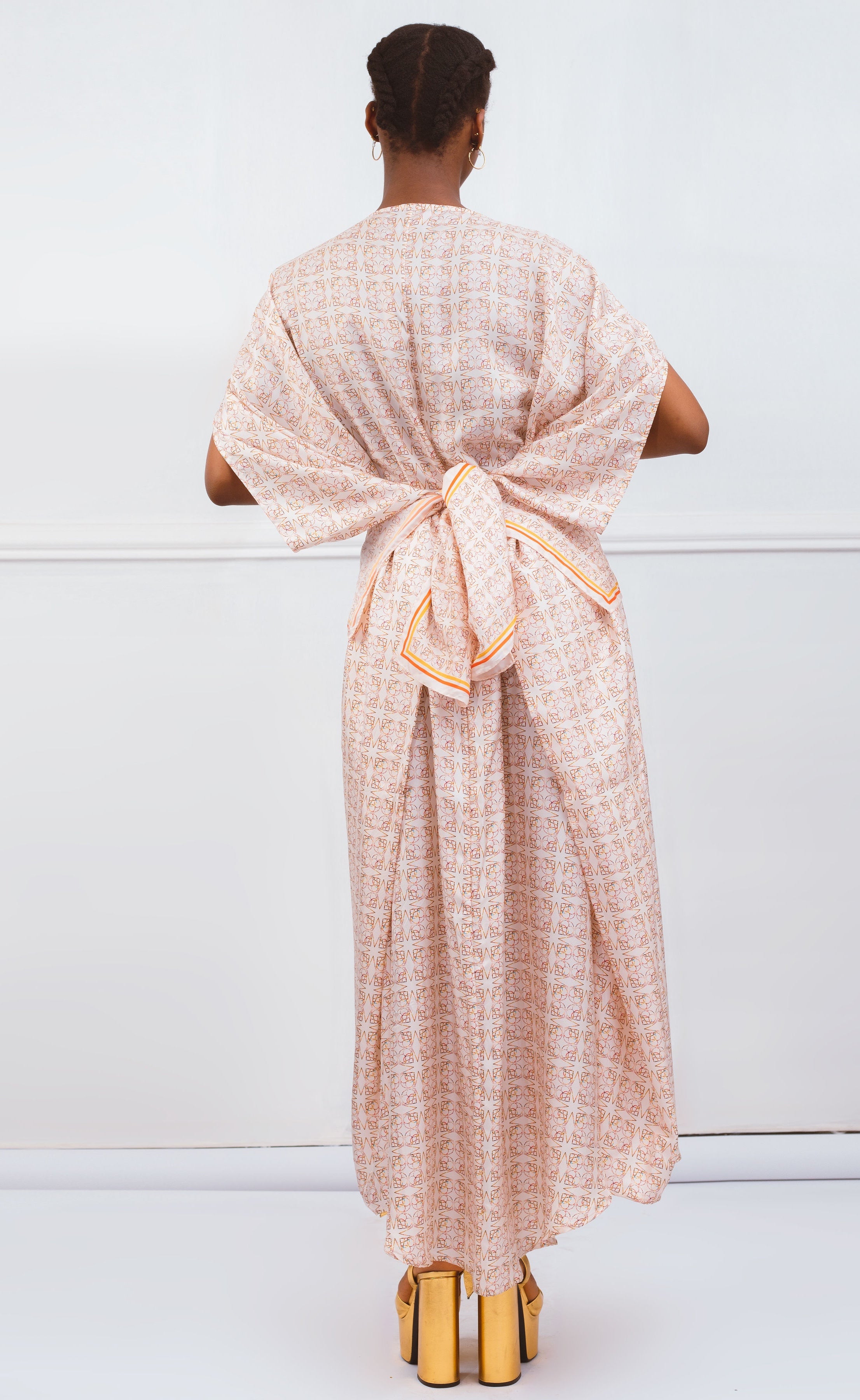 Sara Mallika VOIL EMB KAFTAN DRESS ベージュ Shimmering kaftan dress